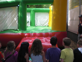 2010_schulfest_39_huepfburg